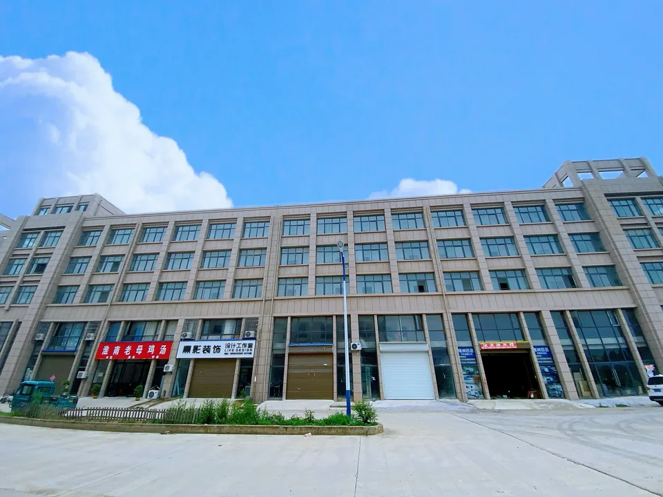 亳州汽车文化财富广场沿街建筑实景