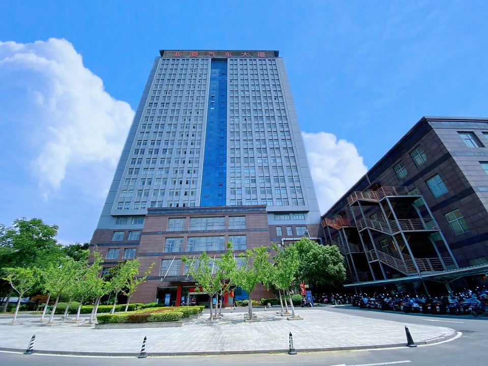 合肥亚夏汽车大厦办公楼建筑实景