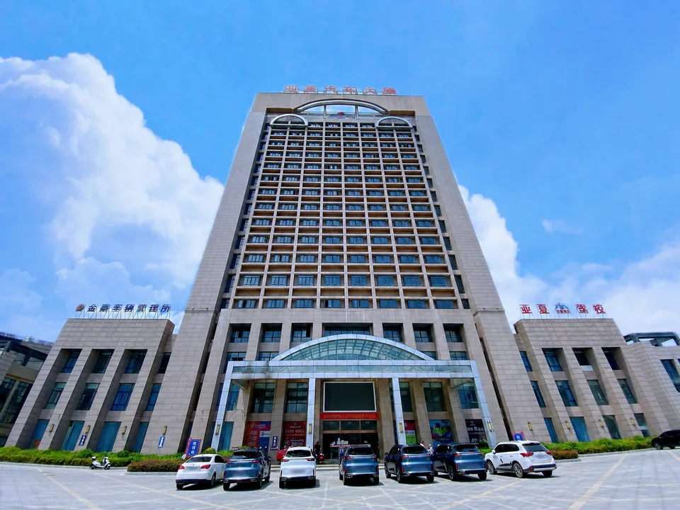 金寨亚夏汽车大厦办公楼完整建筑实景