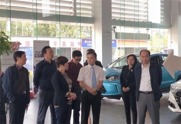 程红在亚夏4S店内进行调研_看图王.jpg